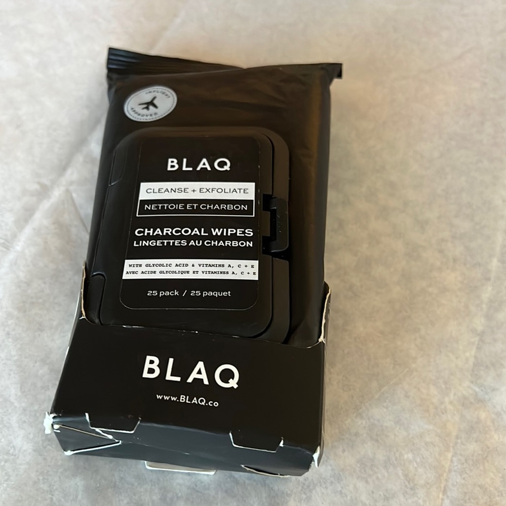Blaq cleanse + exfoliate Charcoal wipes